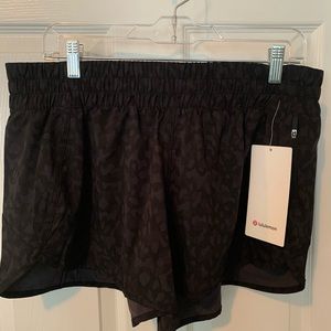 Lululemon Tracker LR Short 4”